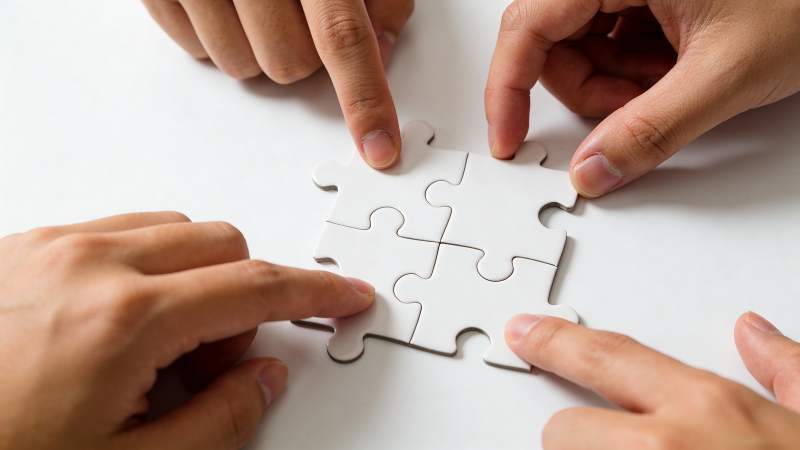 四手拼合 协作共赢图片