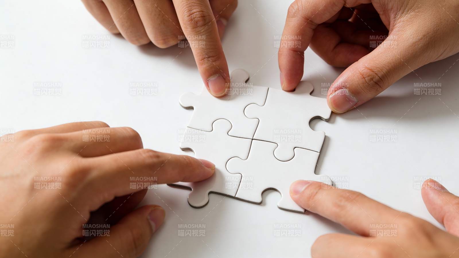 四手拼合 协作共赢图片