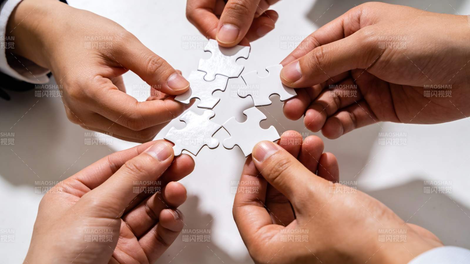 四手拼合 协作共赢图片