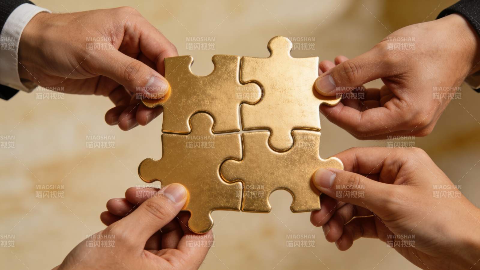 四手拼金图 协作成圆满图片