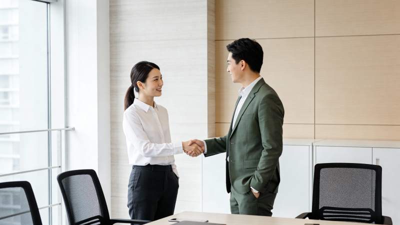 商务握手 合作达成图片