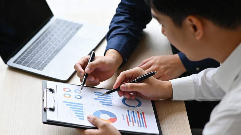 商务会议讨论数据图表图片