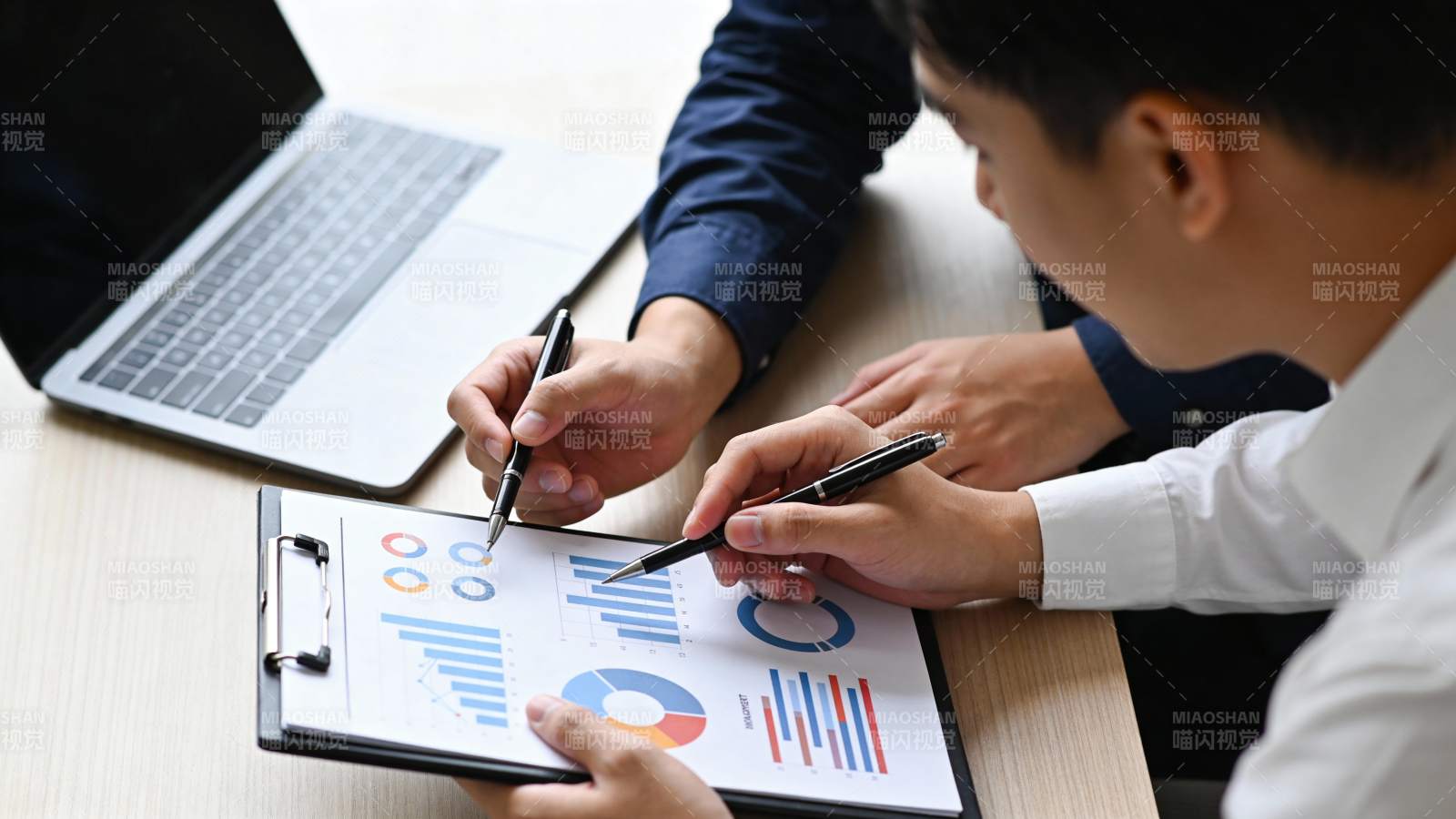 商务会议讨论数据图表图片