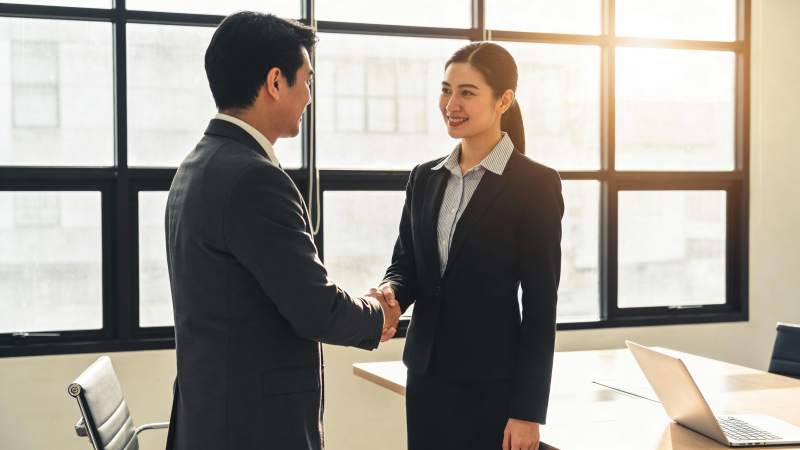 商务握手 合作达成图片