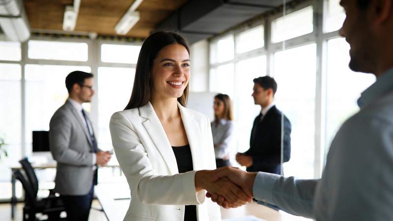 商务握手 合作达成图片