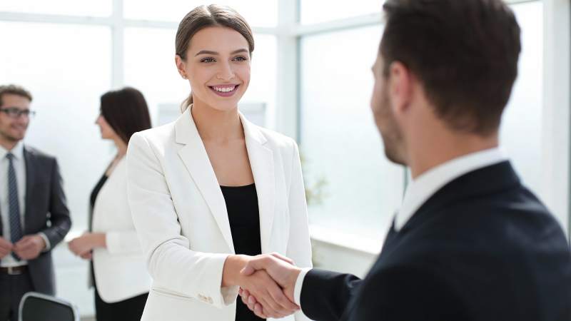 商务握手 合作达成图片