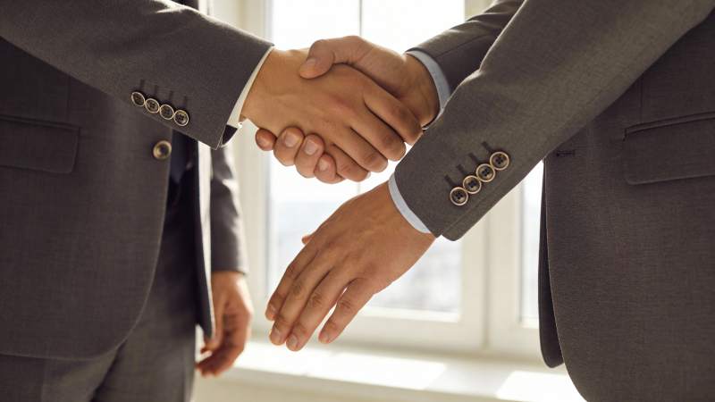 商务握手 合作达成图片