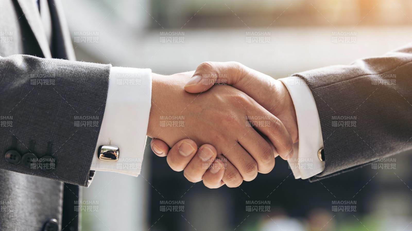 商务握手 合作共赢图片
