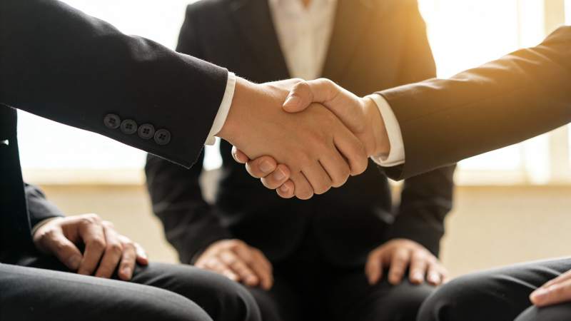 商务握手 合作共赢图片