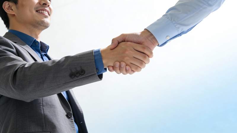 商务握手 合作达成图片