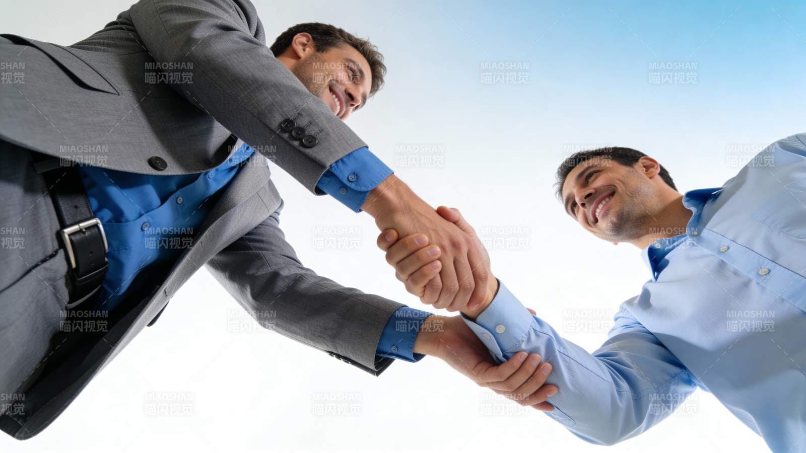 商务握手 合作共赢图片