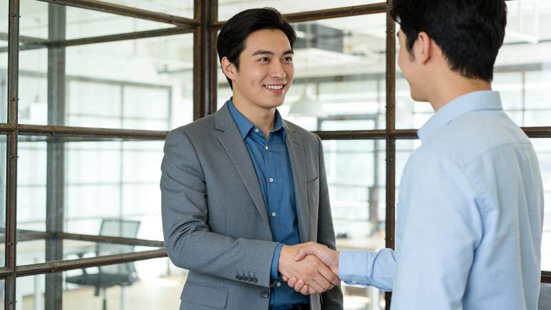 商务握手 合作达成图片