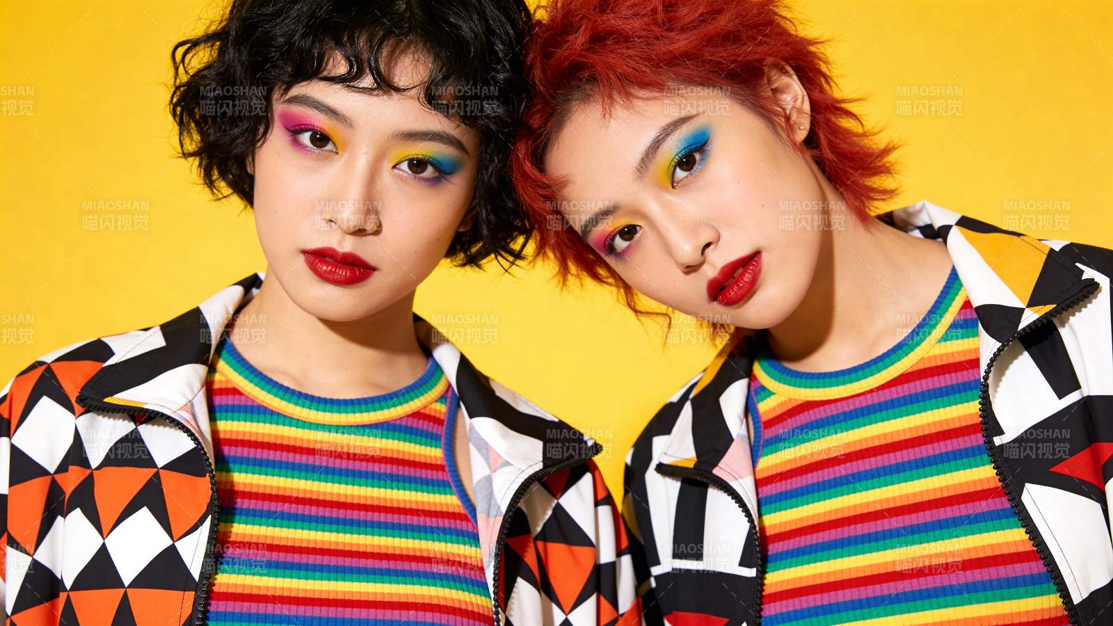 彩虹妆潮酷双姝图片