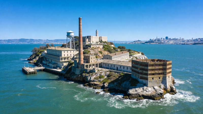 恶魔岛全景 旧金山湾中孤岛监狱图片