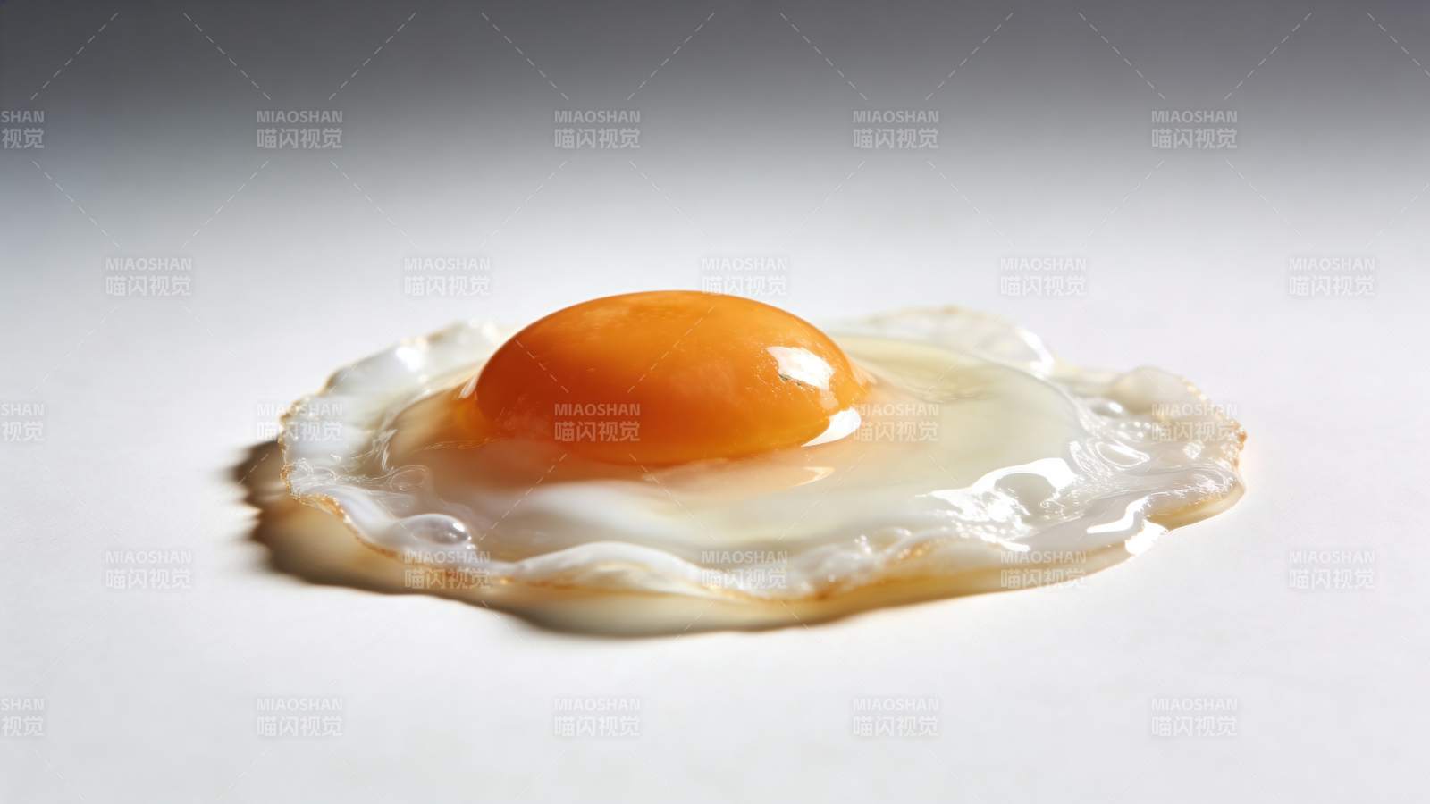 煎蛋特写 金黄蛋黄诱人图片