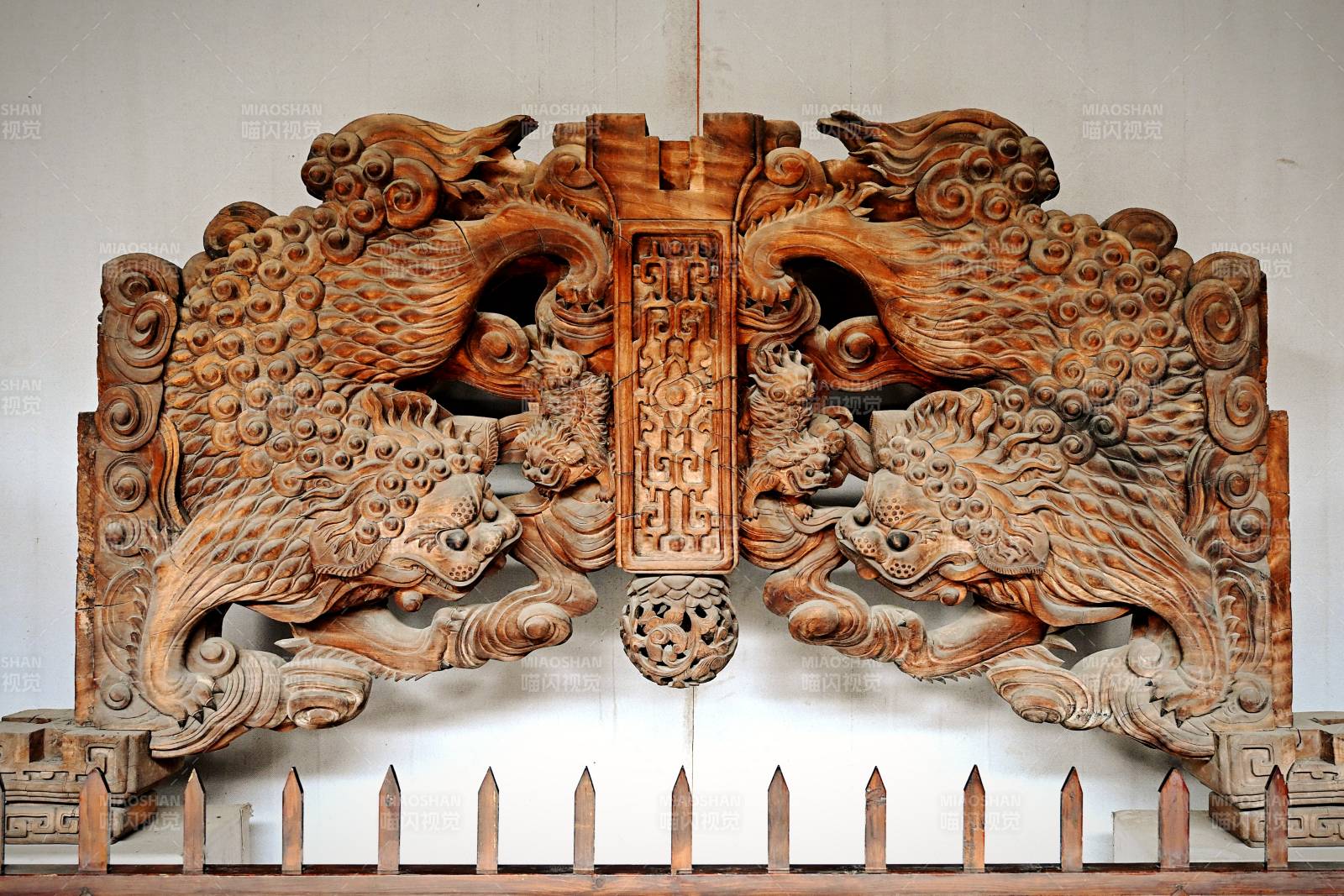 双龙戏珠木雕屏风（东阳卢宅）图片