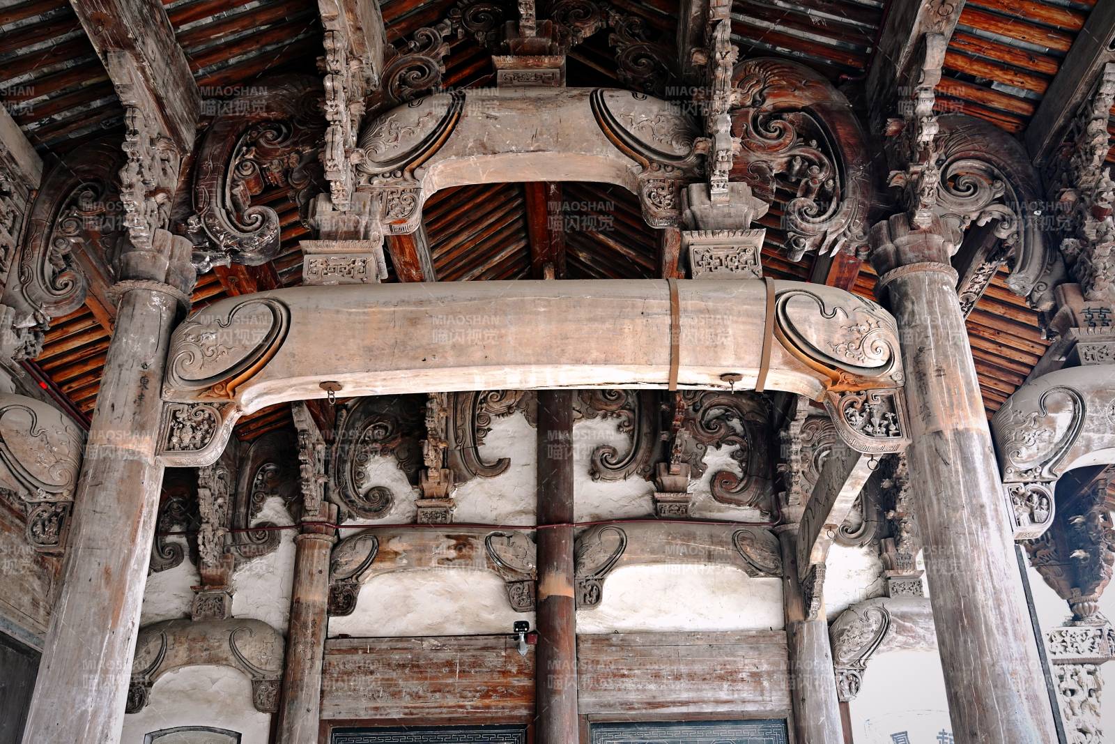 古建木雕梁柱精雕细琢（东阳卢宅）图片