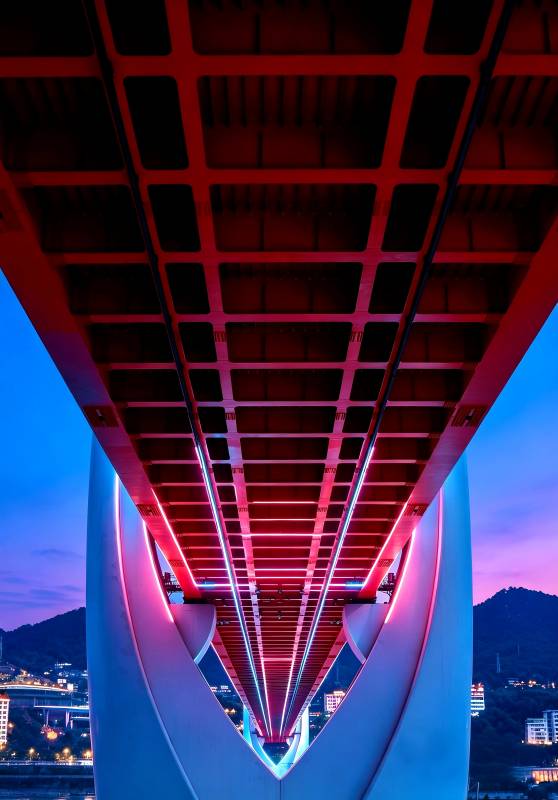 霓虹桥底 暮色几何图片