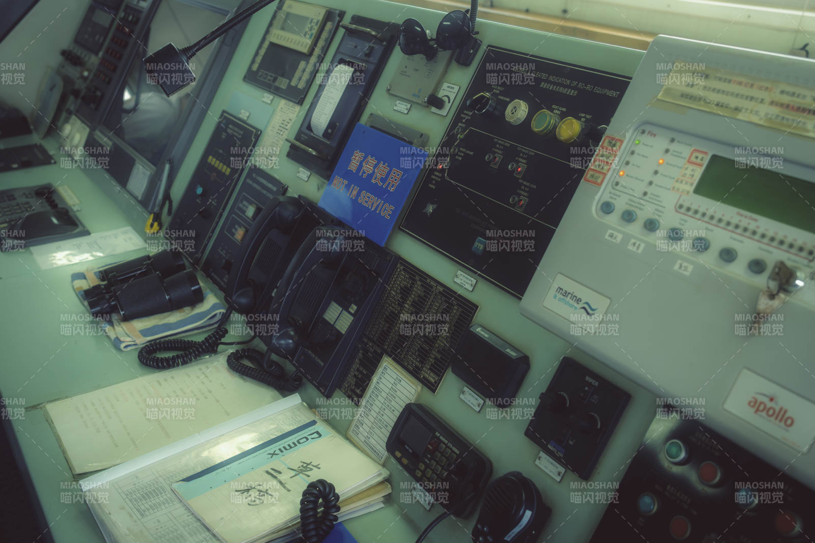 控制台操作界面特写图片