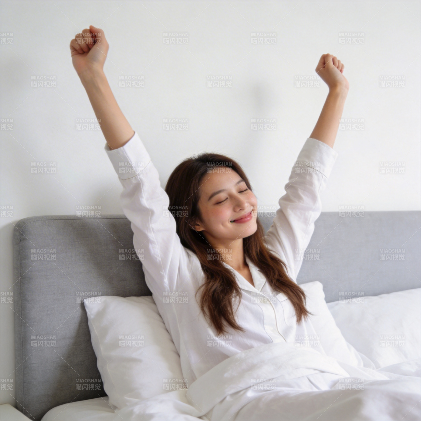 晨起伸懒腰 元气满满的一天图片