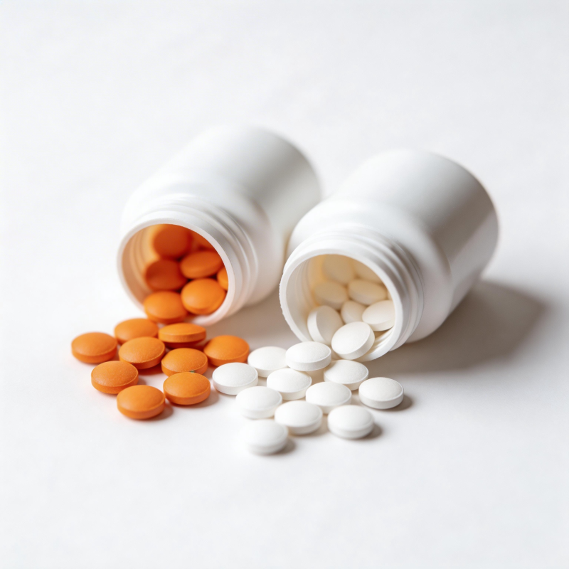 药瓶倾倒 橙白药片散落图片