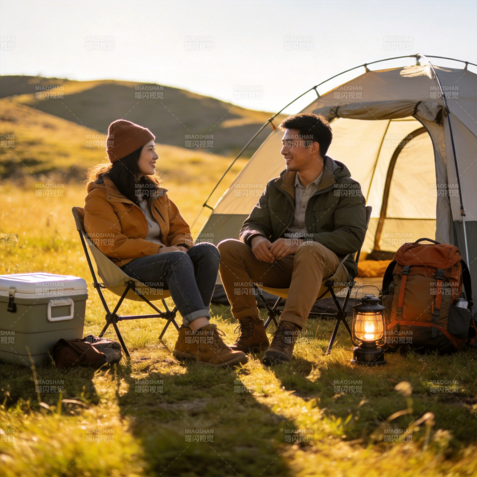 夕阳下的露营时光图片