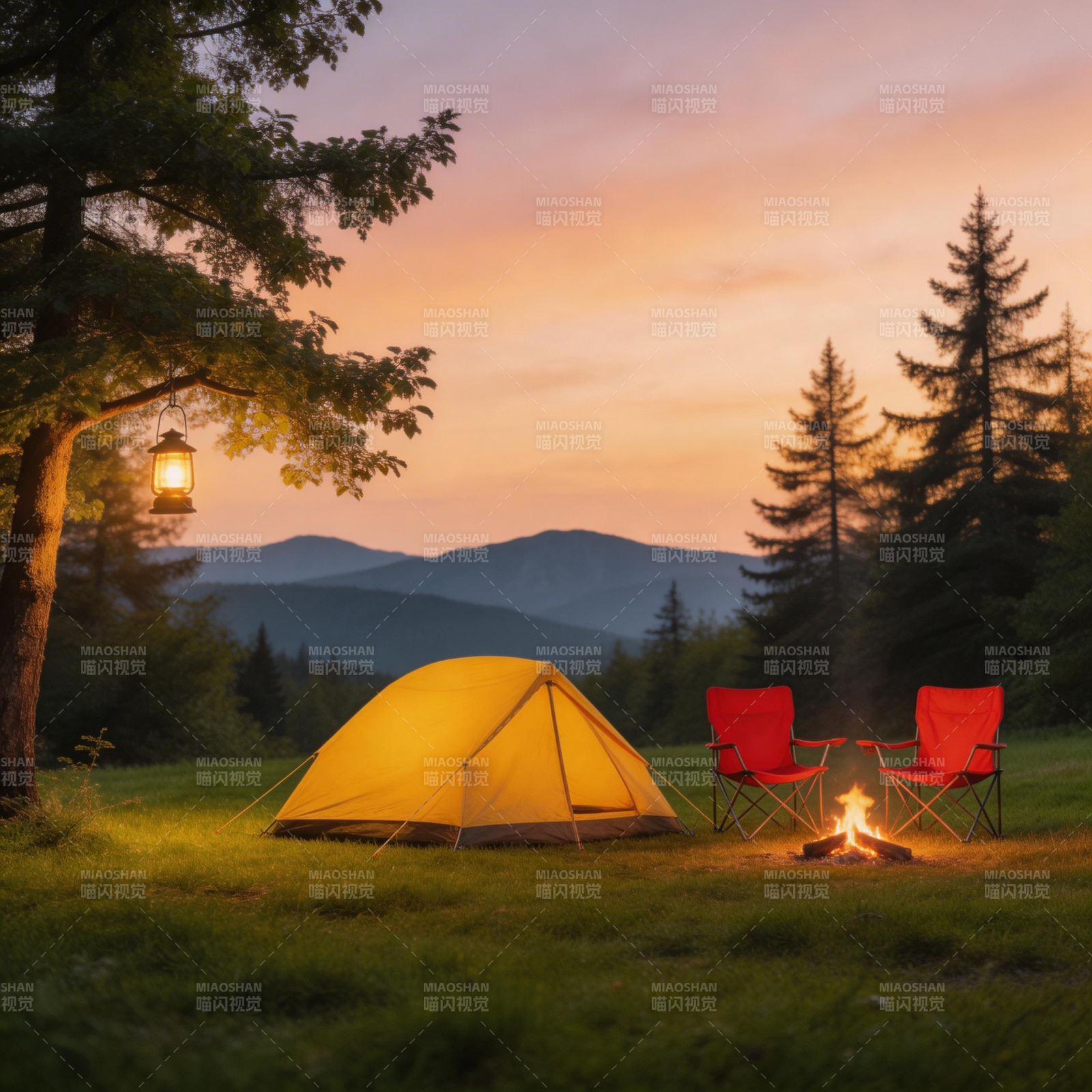暮色露营 篝火伴山景图片
