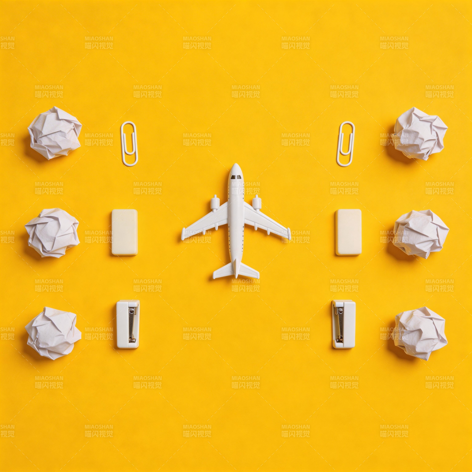 纸飞机与文具的黄色交响图片