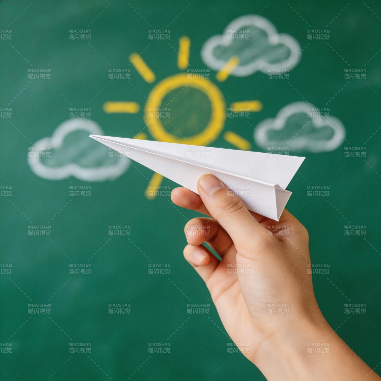 纸飞机飞向阳光梦想图片