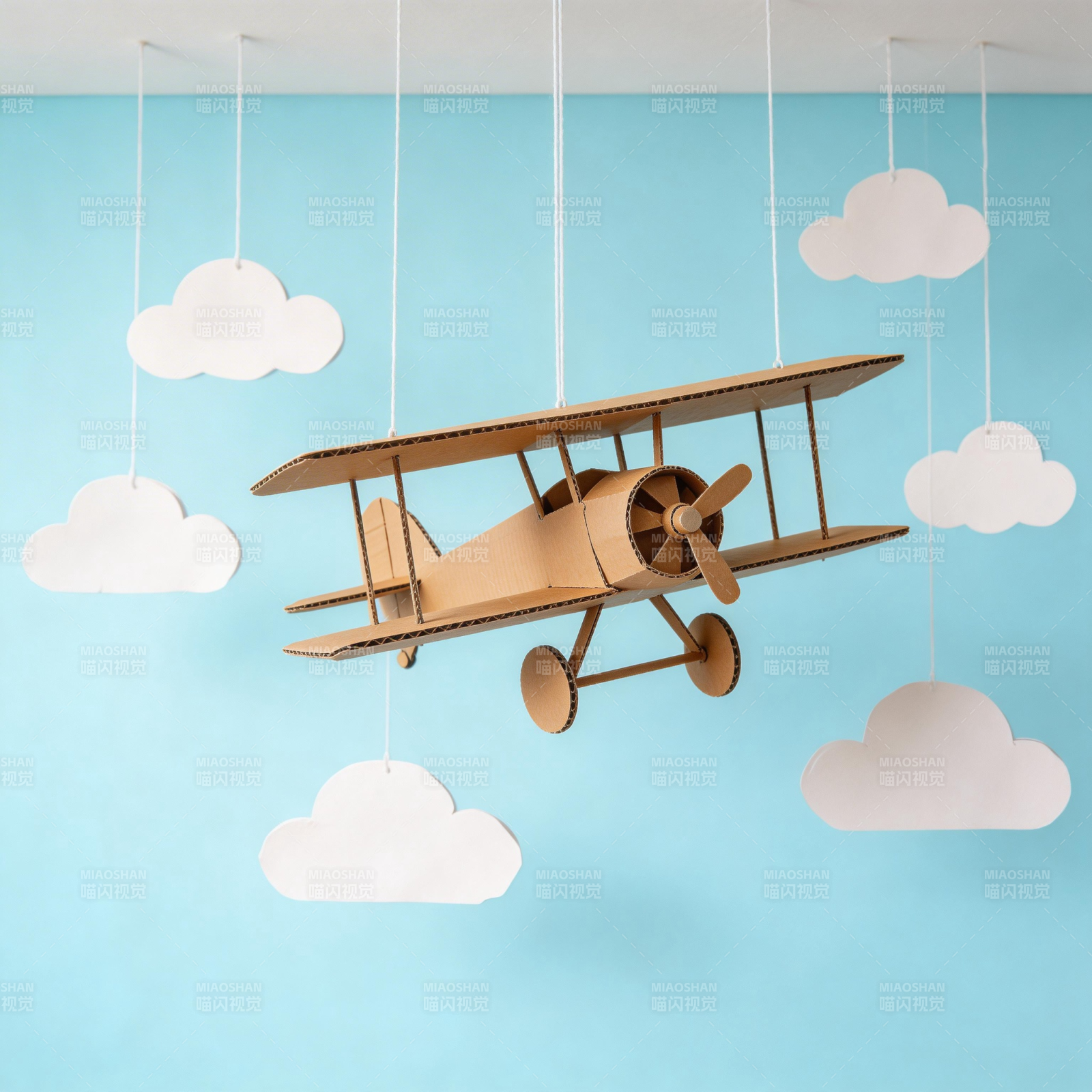 纸飞机云朵吊饰童趣风图片
