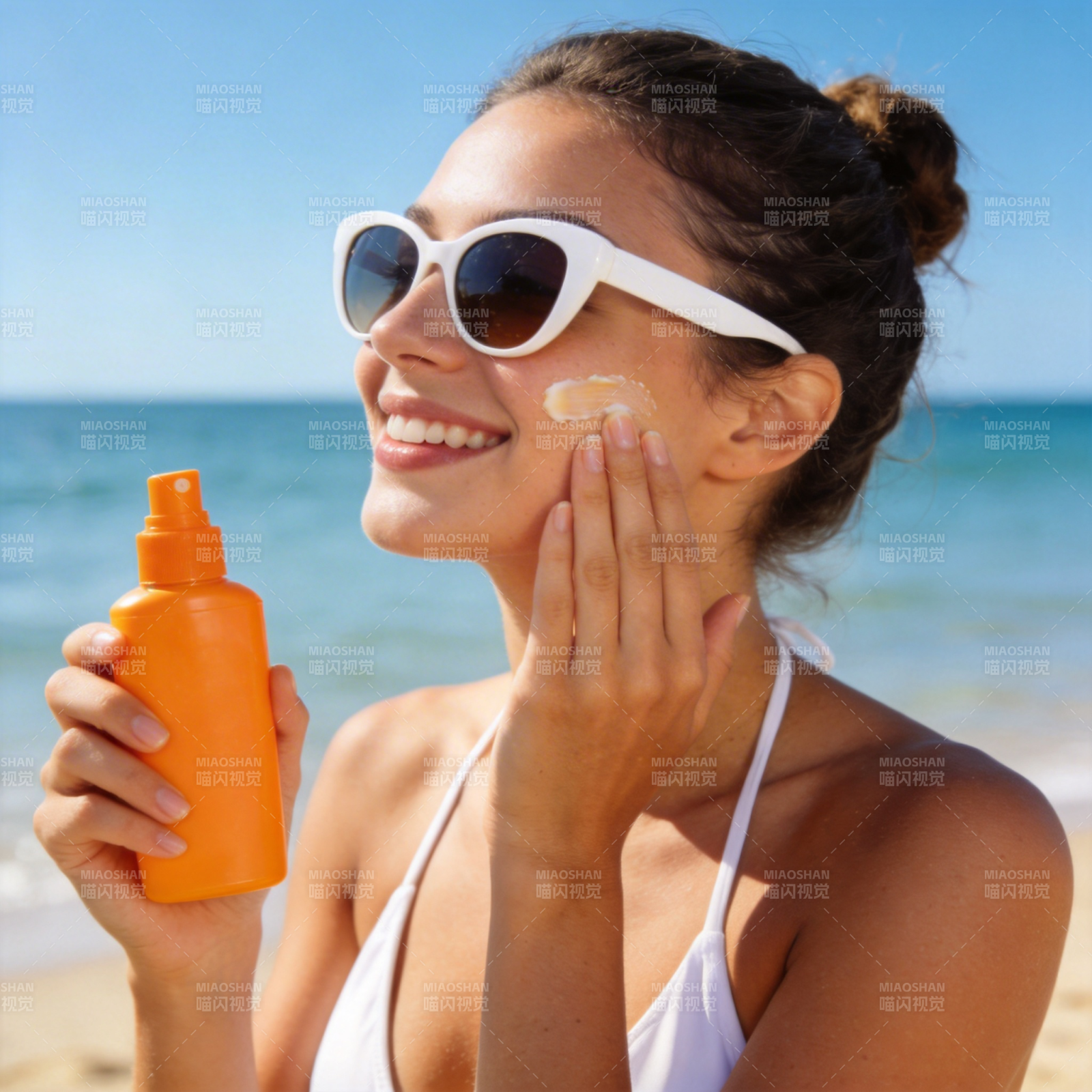 海边防晒 笑容灿烂图片