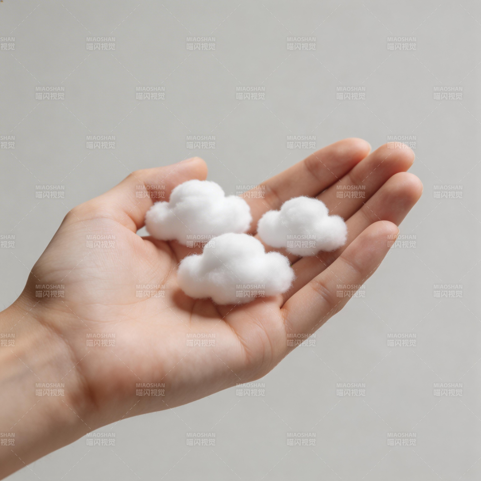 掌心三朵小白云图片