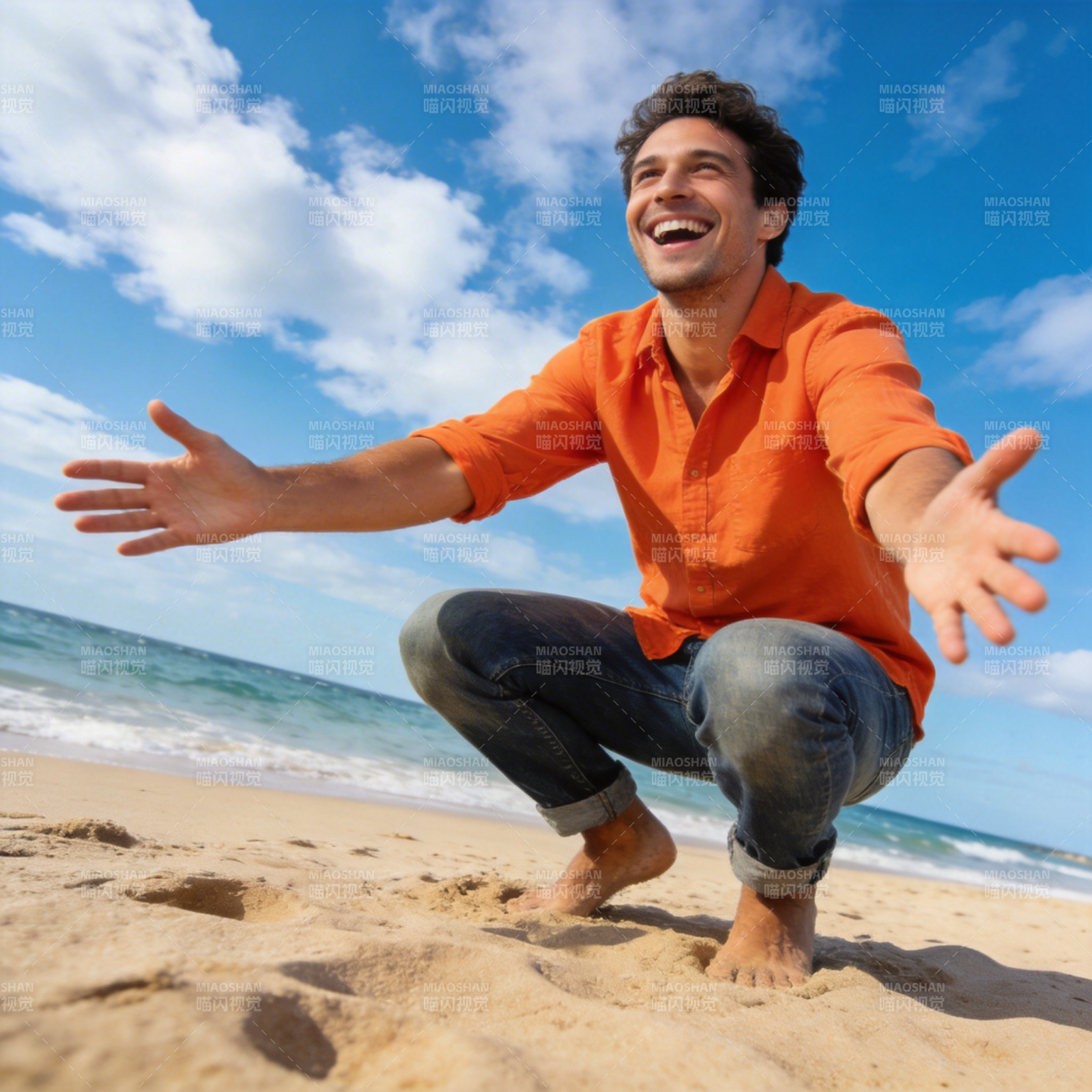 海边欢笑 拥抱自由阳光图片