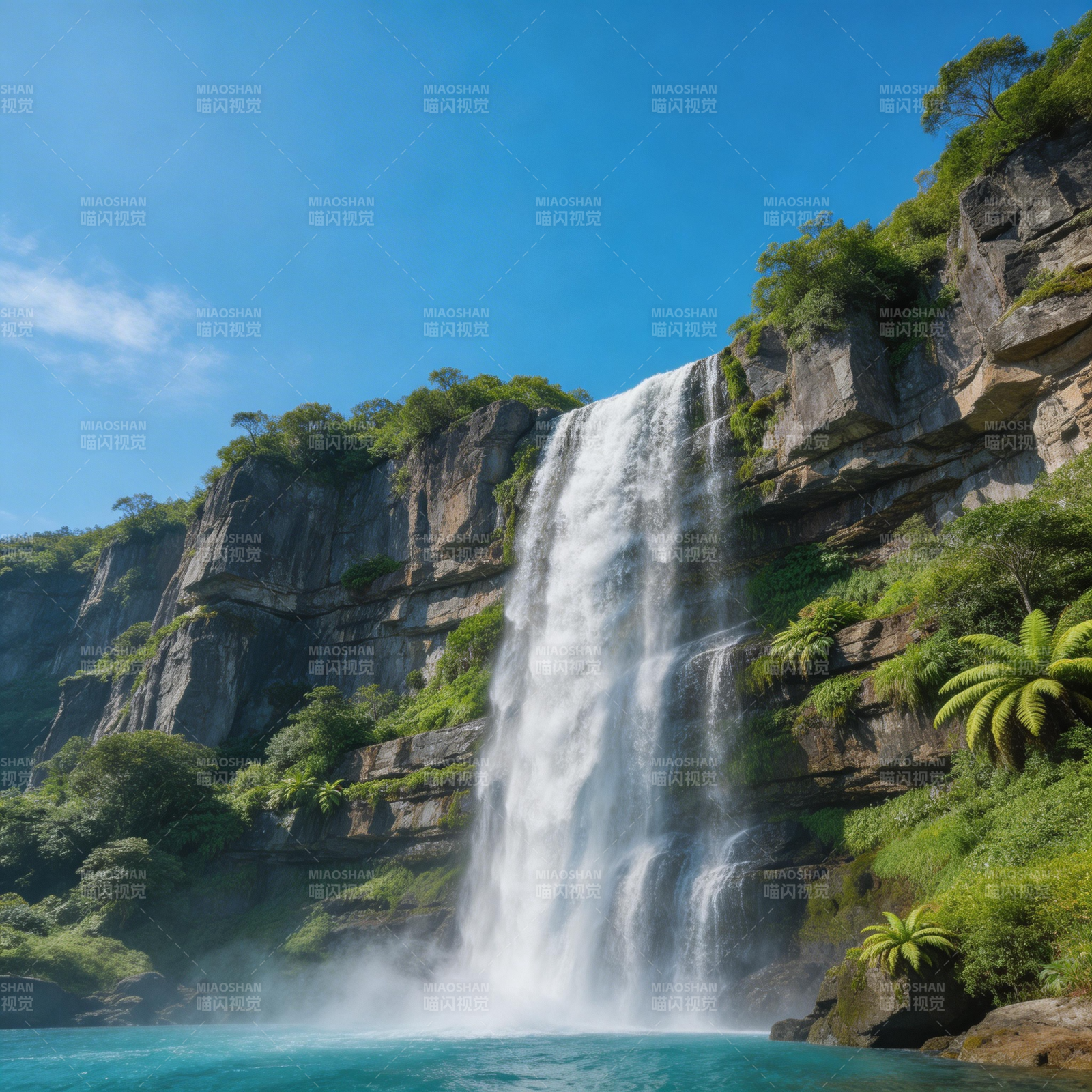 瀑布飞泻 碧潭映蓝天图片