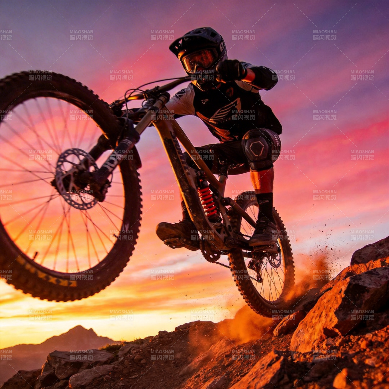 夕阳飞骑 山地狂飙图片
