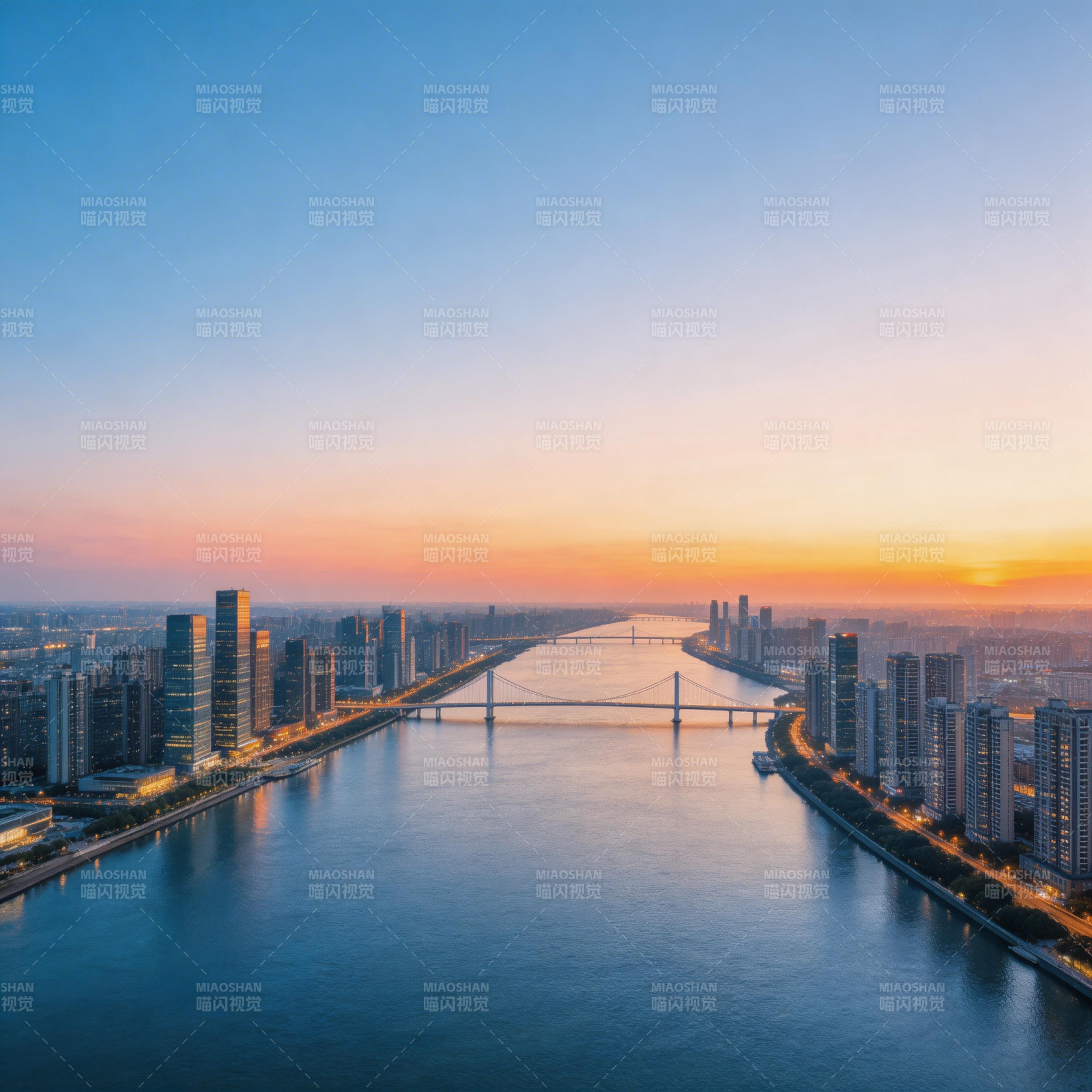 城市河畔日落美景图片