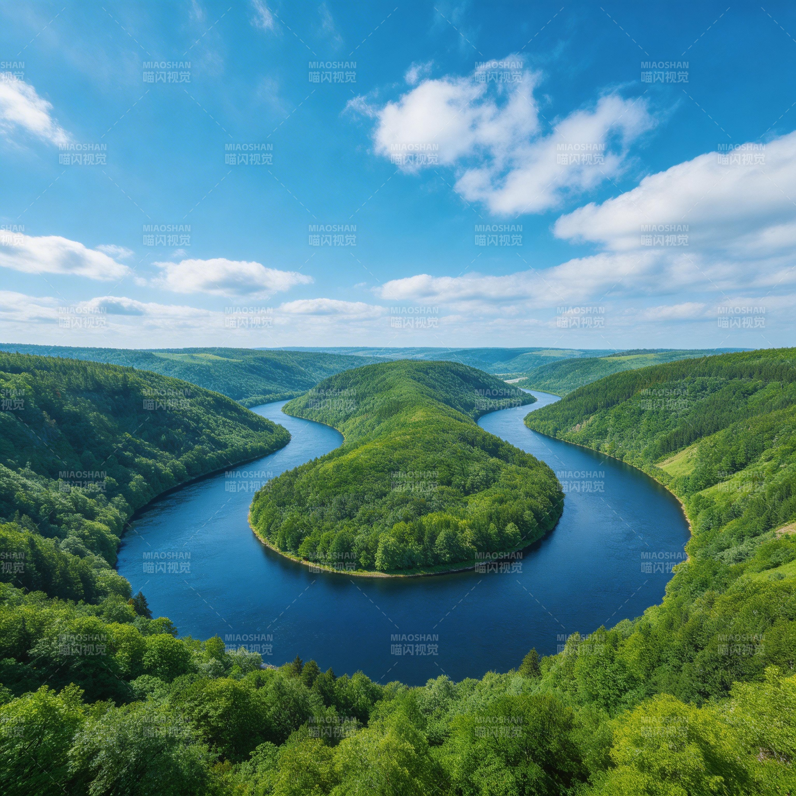 碧水环绿岛 蓝天白云间图片