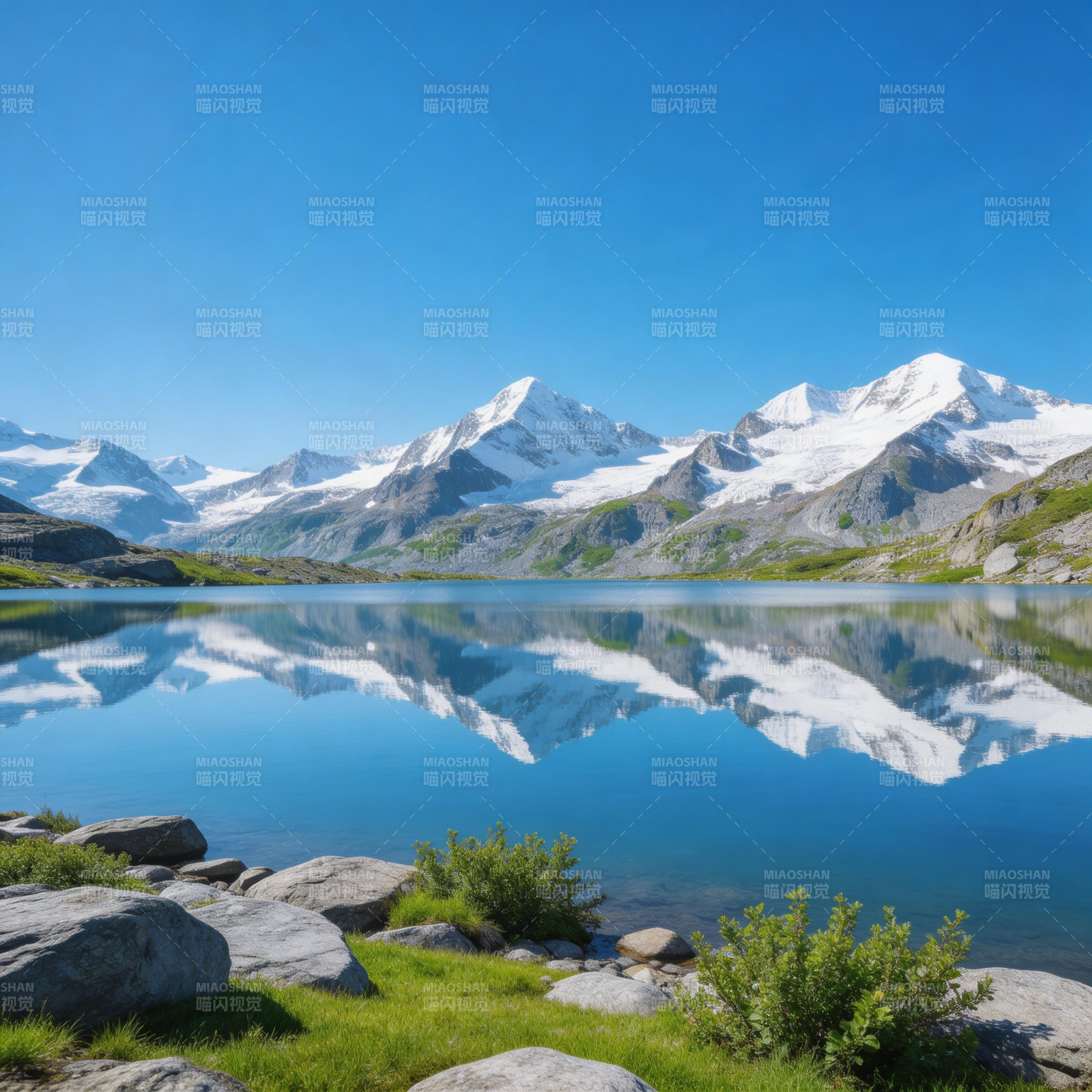 雪山映湖 静谧如画图片