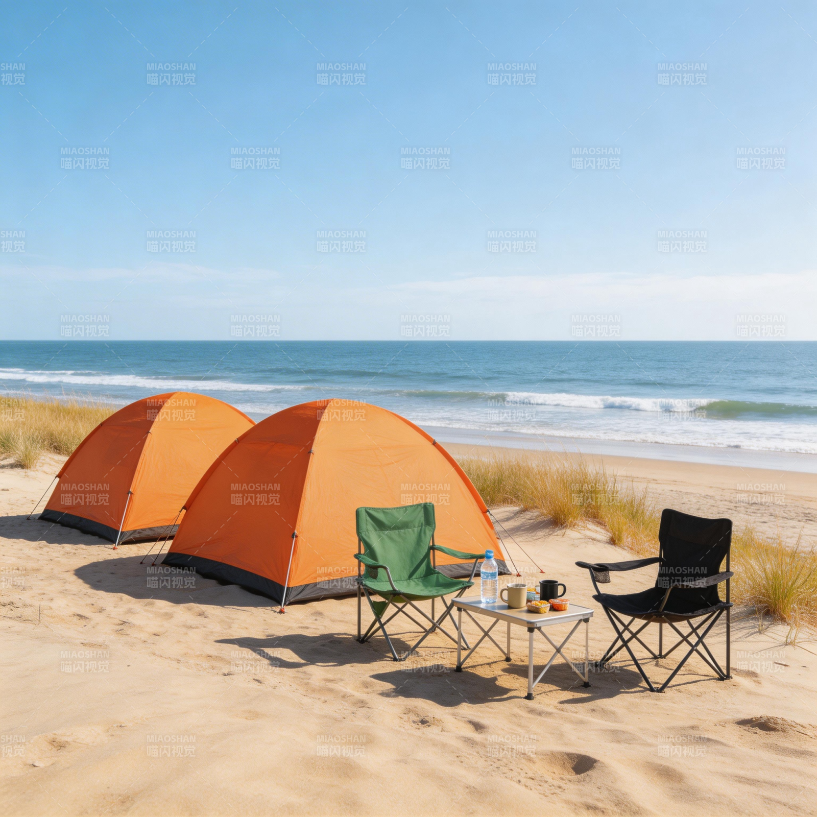 海边露营 橙帐伴海风图片