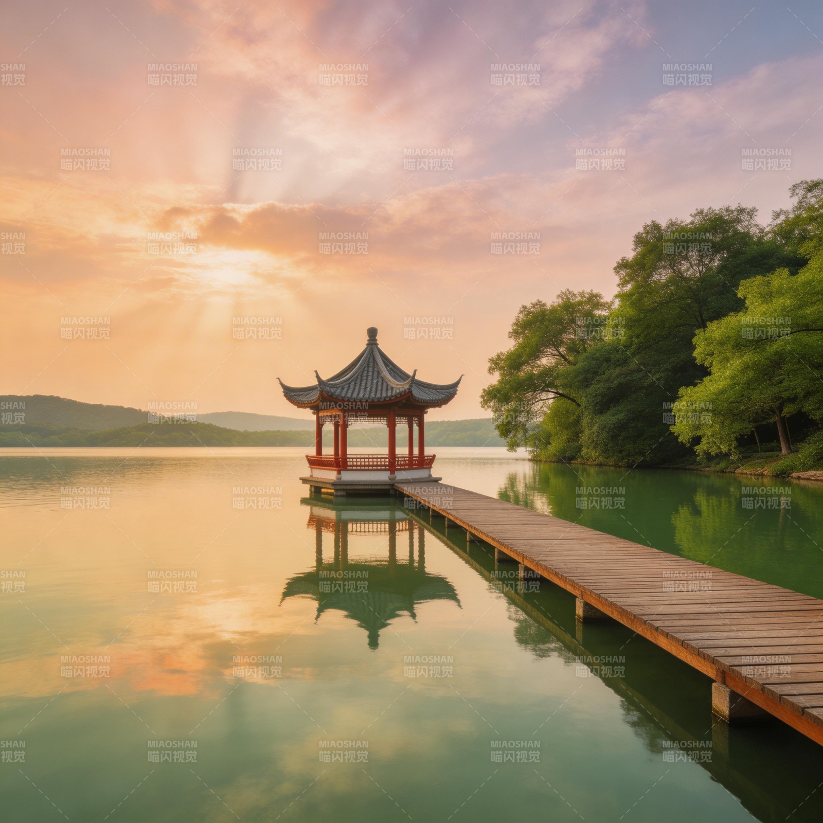 湖心亭夕照 木桥映霞光图片