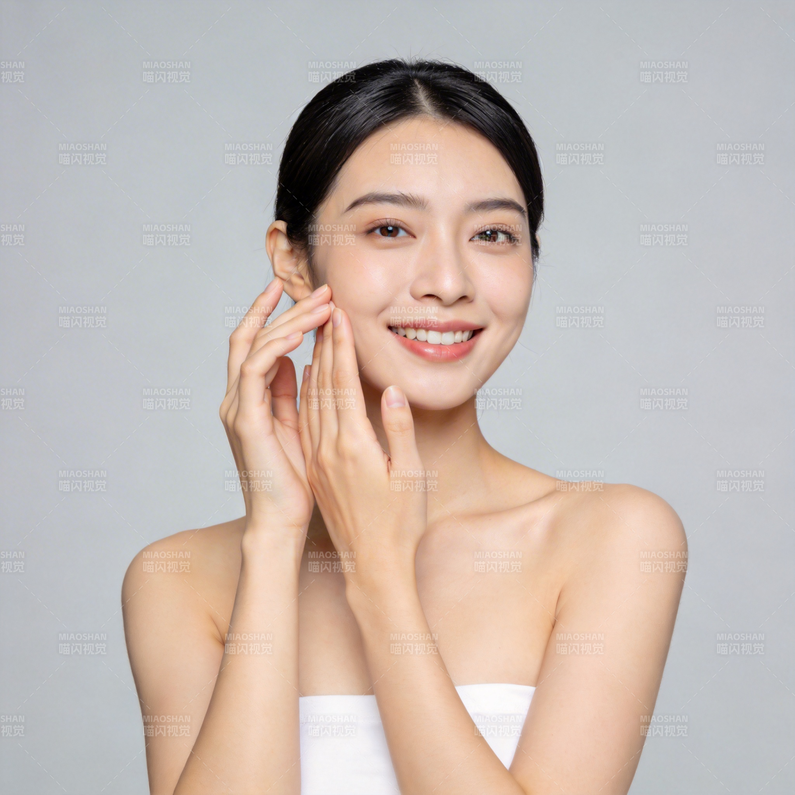 肌肤水润 笑容灿烂图片