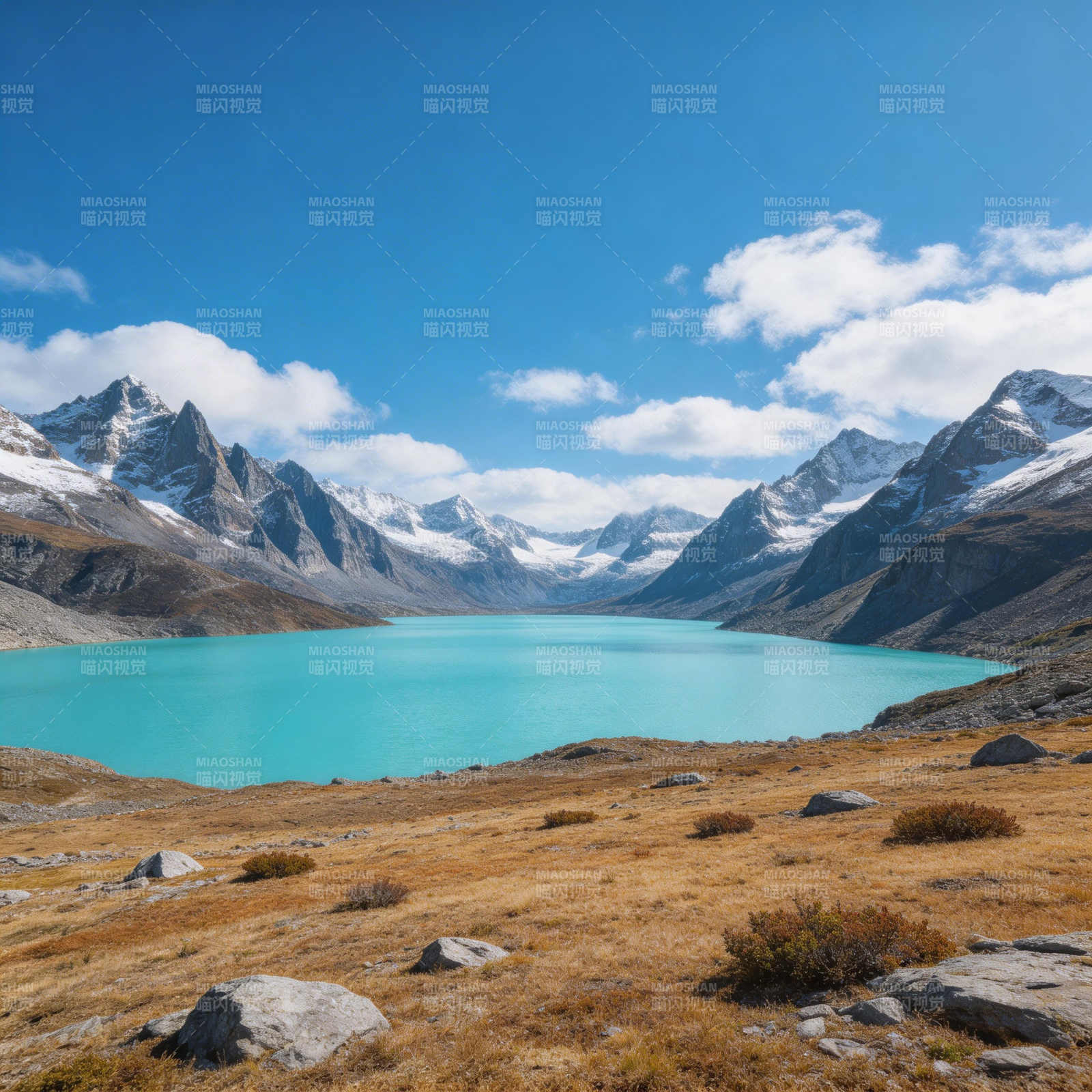 雪山碧湖 秋色如画图片