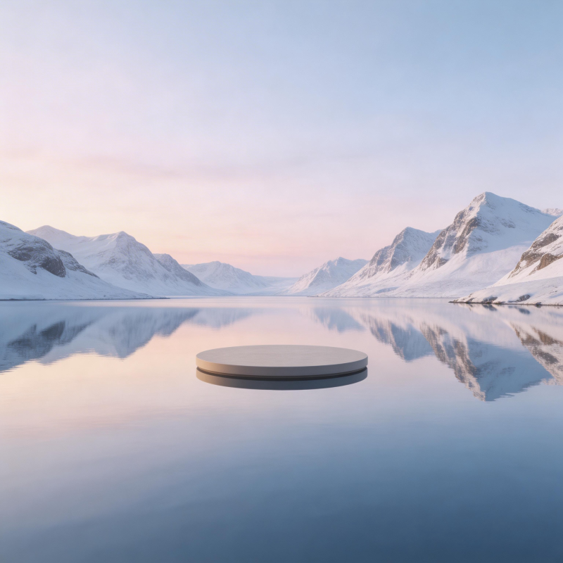 雪山湖心台 静映晨曦光图片