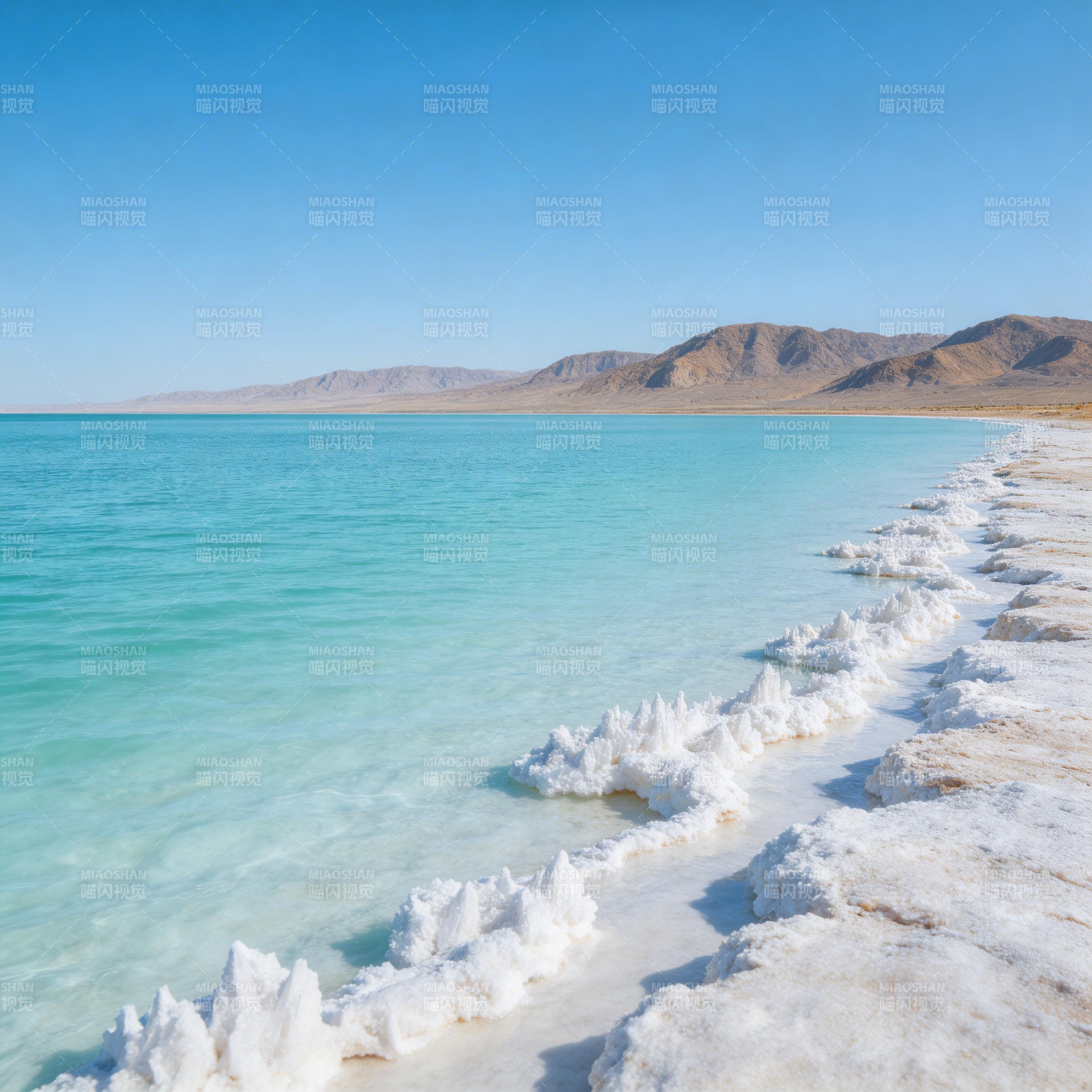 盐湖晶岸 碧空远山图片