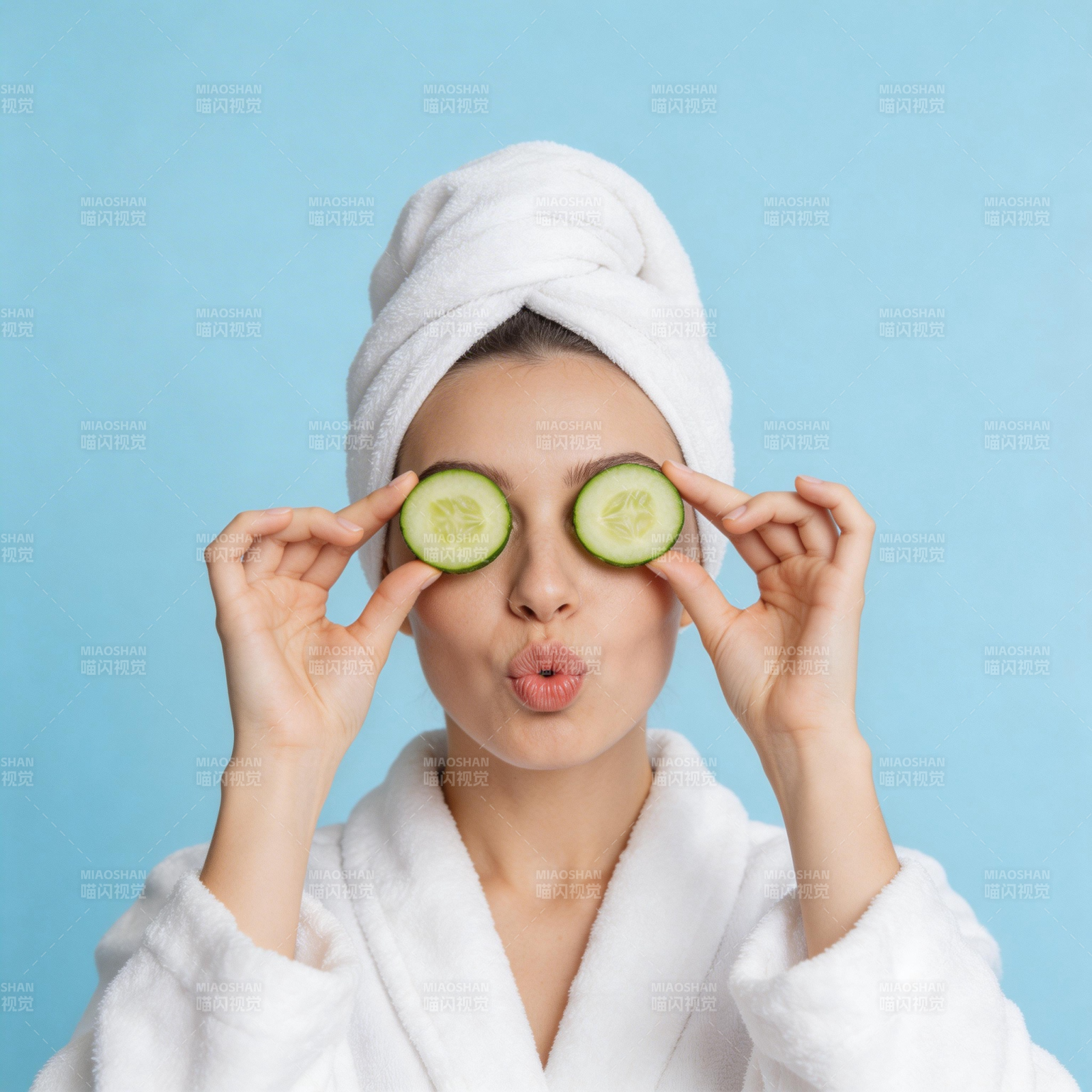 黄瓜敷眼 俏皮护肤时刻图片