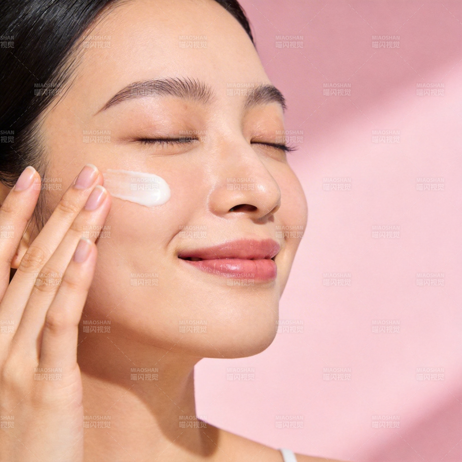 轻抚面霜 悦享柔润时光图片