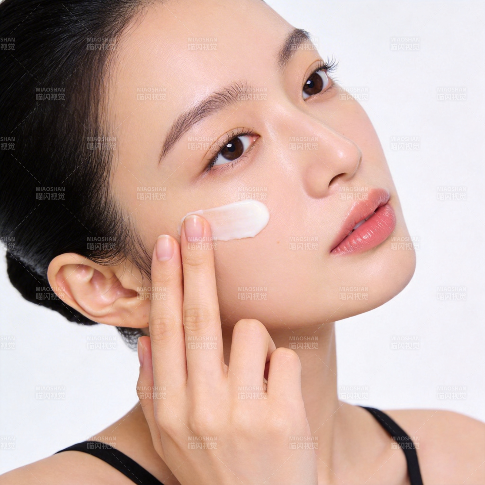 轻抹面霜 焕亮肌肤图片