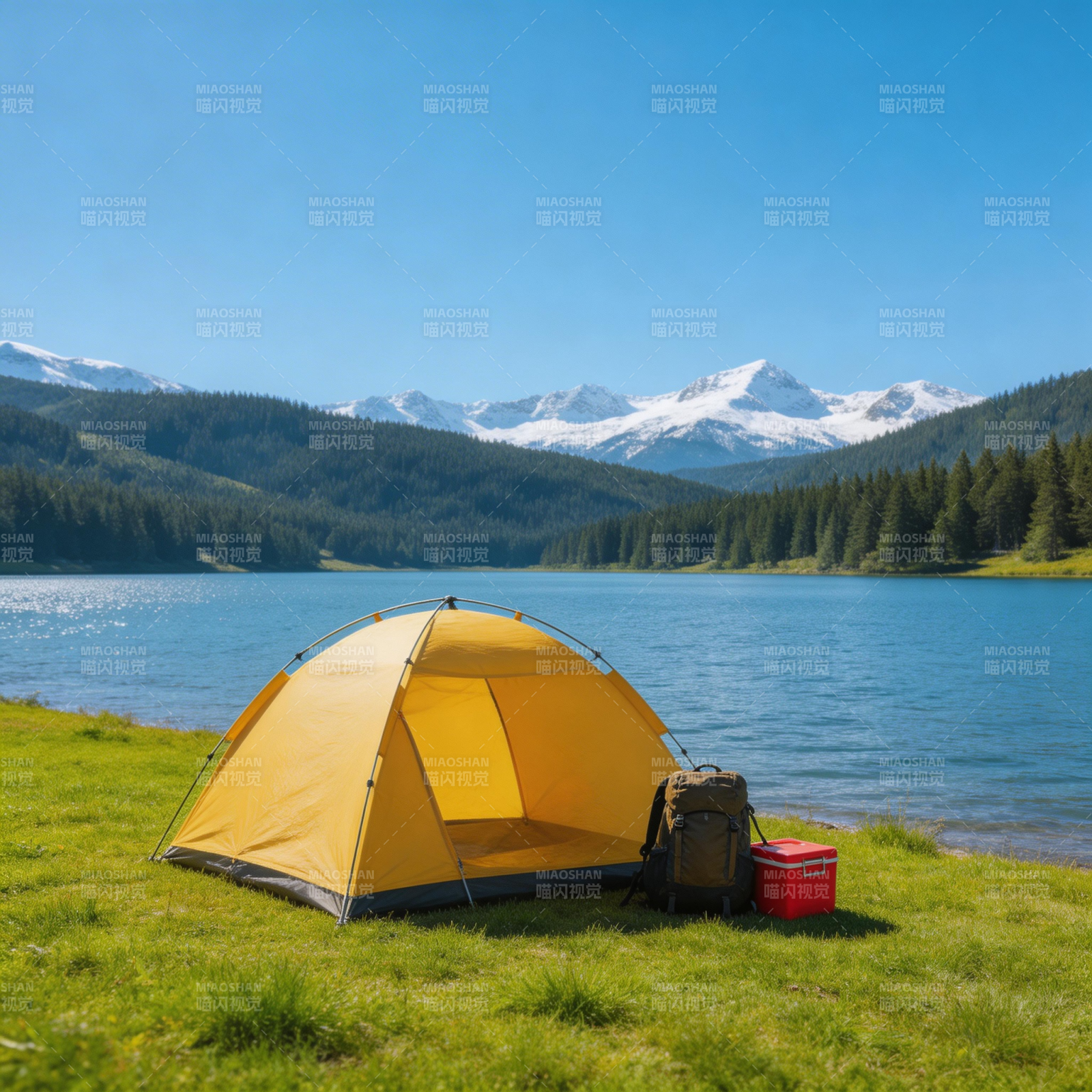 湖畔帐篷 雪山为伴图片