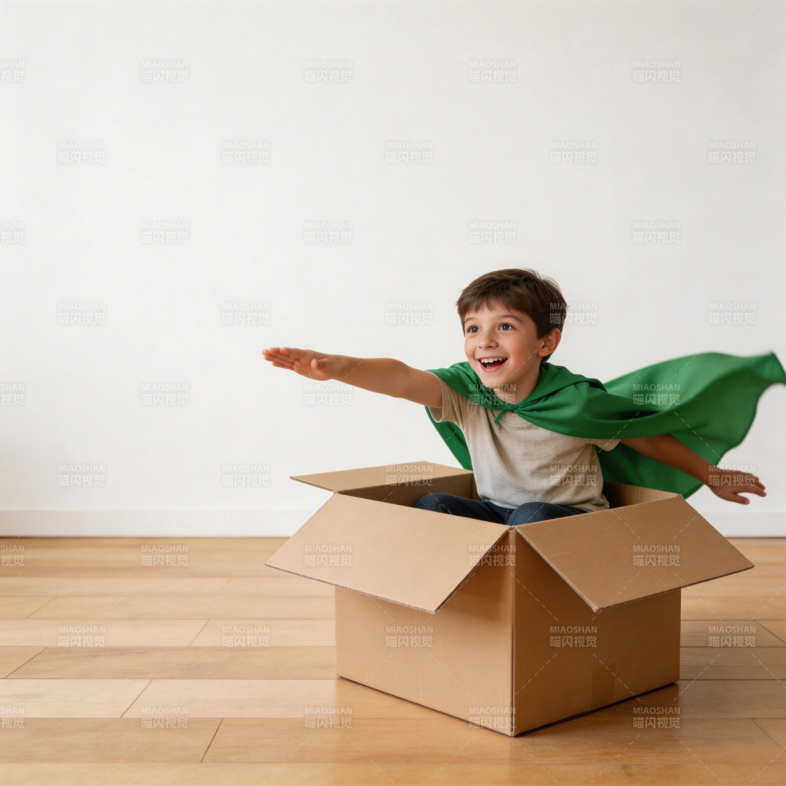 纸箱里的超级小英雄图片