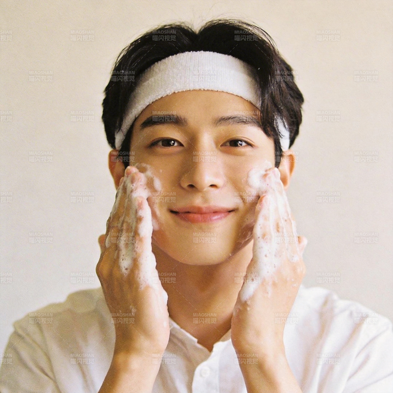 洁面时刻 清爽微笑图片